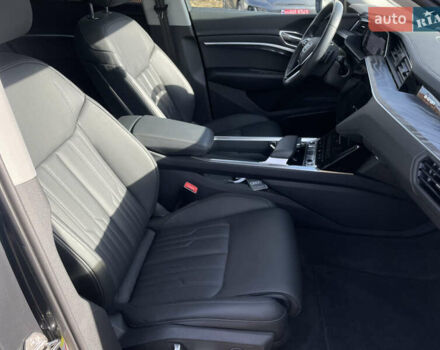 Серый Ауди E-Tron, объемом двигателя 0 л и пробегом 32 тыс. км за 42131 $, фото 43 на Automoto.ua