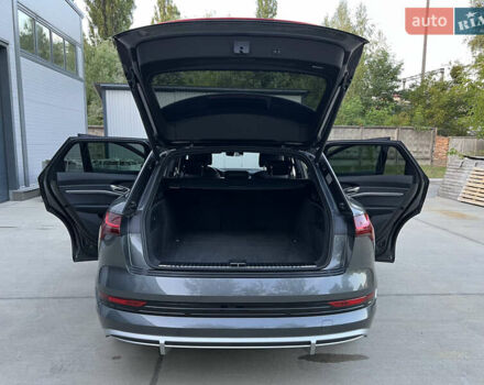 Сірий Ауді E-Tron, об'ємом двигуна 0 л та пробігом 55 тис. км за 42000 $, фото 31 на Automoto.ua