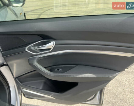 Сірий Ауді E-Tron, об'ємом двигуна 0 л та пробігом 22 тис. км за 48490 $, фото 31 на Automoto.ua