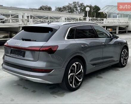 Серый Ауди E-Tron, объемом двигателя 0 л и пробегом 43 тыс. км за 48900 $, фото 2 на Automoto.ua