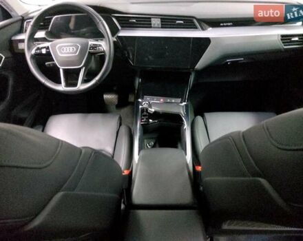 Сірий Ауді E-Tron, об'ємом двигуна 0 л та пробігом 87 тис. км за 40400 $, фото 4 на Automoto.ua