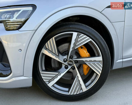 Сірий Ауді E-Tron, об'ємом двигуна 0 л та пробігом 63 тис. км за 39999 $, фото 11 на Automoto.ua