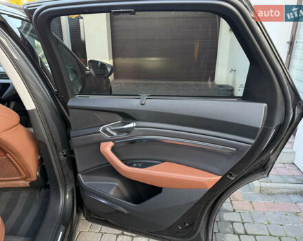 Серый Ауди E-Tron, объемом двигателя 0 л и пробегом 13 тыс. км за 36500 $, фото 36 на Automoto.ua