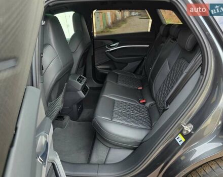 Сірий Ауді E-Tron, об'ємом двигуна 0 л та пробігом 100 тис. км за 41888 $, фото 52 на Automoto.ua