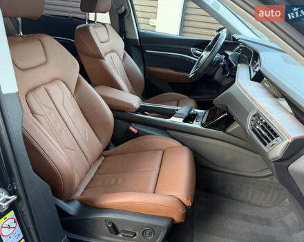 Серый Ауди E-Tron, объемом двигателя 0 л и пробегом 13 тыс. км за 36500 $, фото 40 на Automoto.ua