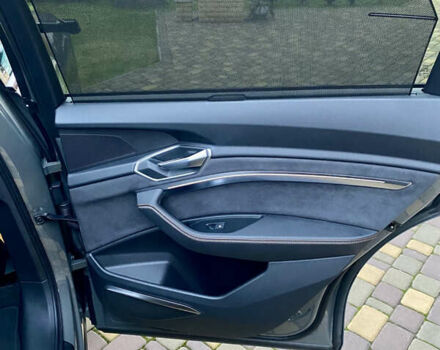 Сірий Ауді E-Tron, об'ємом двигуна 0 л та пробігом 43 тис. км за 45500 $, фото 22 на Automoto.ua