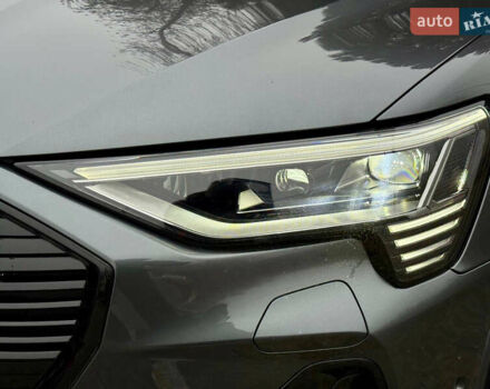 Серый Ауди E-Tron, объемом двигателя 0 л и пробегом 37 тыс. км за 49500 $, фото 28 на Automoto.ua