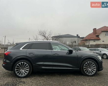 Серый Ауди E-Tron, объемом двигателя 0 л и пробегом 32 тыс. км за 41367 $, фото 8 на Automoto.ua