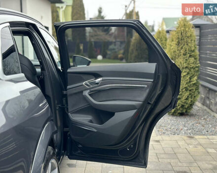 Сірий Ауді E-Tron, об'ємом двигуна 0 л та пробігом 22 тис. км за 49999 $, фото 83 на Automoto.ua