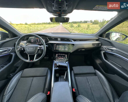 Серый Ауди E-Tron, объемом двигателя 0 л и пробегом 81 тыс. км за 37700 $, фото 30 на Automoto.ua