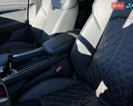 Серый Ауди E-Tron, объемом двигателя 0 л и пробегом 42 тыс. км за 47848 $, фото 25 на Automoto.ua