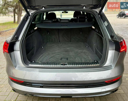 Серый Ауди E-Tron, объемом двигателя 0 л и пробегом 39 тыс. км за 44500 $, фото 19 на Automoto.ua