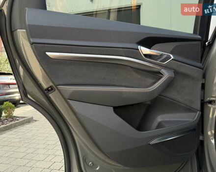Серый Ауди E-Tron, объемом двигателя 0 л и пробегом 59 тыс. км за 46000 $, фото 51 на Automoto.ua