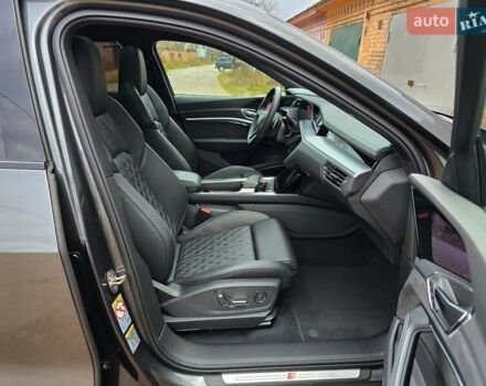 Сірий Ауді E-Tron, об'ємом двигуна 0 л та пробігом 100 тис. км за 41888 $, фото 39 на Automoto.ua