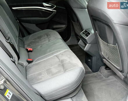 Сірий Ауді E-Tron, об'ємом двигуна 0 л та пробігом 151 тис. км за 29500 $, фото 102 на Automoto.ua