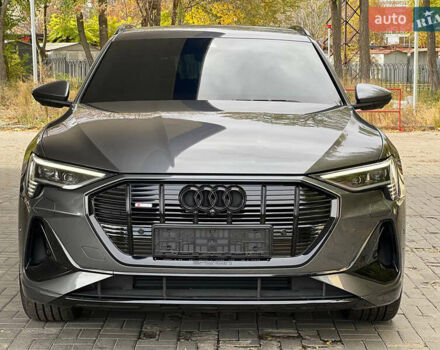 Серый Ауди E-Tron, объемом двигателя 0 л и пробегом 32 тыс. км за 43500 $, фото 1 на Automoto.ua