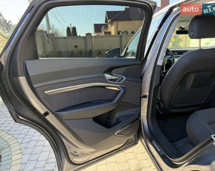 Серый Ауди E-Tron, объемом двигателя 0 л и пробегом 90 тыс. км за 33000 $, фото 86 на Automoto.ua