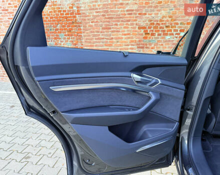 Серый Ауди E-Tron, объемом двигателя 0 л и пробегом 84 тыс. км за 39999 $, фото 41 на Automoto.ua