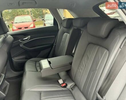 Серый Ауди E-Tron, объемом двигателя 0 л и пробегом 112 тыс. км за 31900 $, фото 58 на Automoto.ua