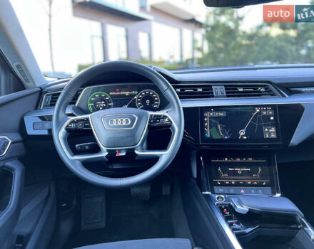 Серый Ауди E-Tron, объемом двигателя 0 л и пробегом 18 тыс. км за 42500 $, фото 39 на Automoto.ua