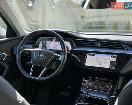 Серый Ауди E-Tron, объемом двигателя 0 л и пробегом 90 тыс. км за 33000 $, фото 4 на Automoto.ua
