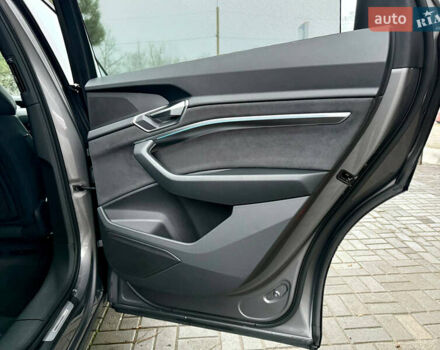 Серый Ауди E-Tron, объемом двигателя 0 л и пробегом 39 тыс. км за 44500 $, фото 48 на Automoto.ua