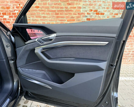 Серый Ауди E-Tron, объемом двигателя 0 л и пробегом 84 тыс. км за 39999 $, фото 35 на Automoto.ua