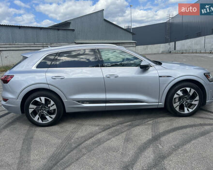 Сірий Ауді E-Tron, об'ємом двигуна 0 л та пробігом 22 тис. км за 48490 $, фото 3 на Automoto.ua