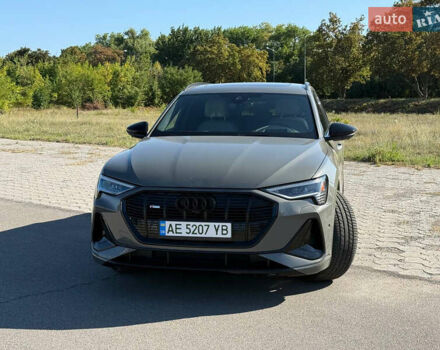 Серый Ауди E-Tron, объемом двигателя 0 л и пробегом 42 тыс. км за 44900 $, фото 1 на Automoto.ua