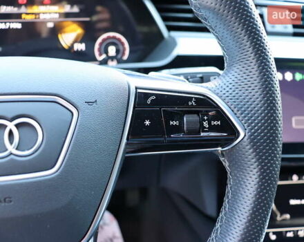 Серый Ауди E-Tron, объемом двигателя 0 л и пробегом 37 тыс. км за 55900 $, фото 24 на Automoto.ua
