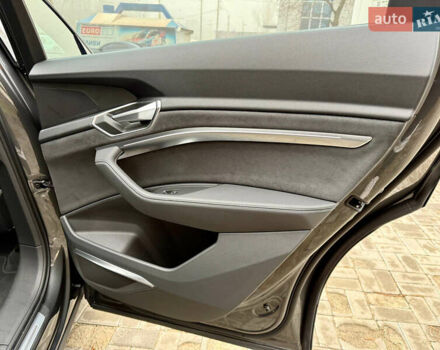 Серый Ауди E-Tron, объемом двигателя 0 л и пробегом 37 тыс. км за 49500 $, фото 56 на Automoto.ua