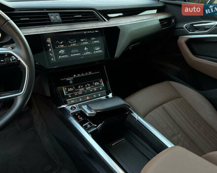 Сірий Ауді E-Tron, об'ємом двигуна 0 л та пробігом 49 тис. км за 36500 $, фото 48 на Automoto.ua