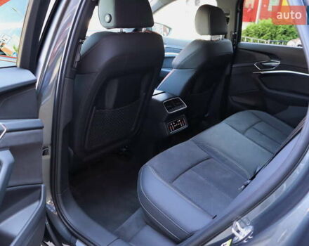 Серый Ауди E-Tron, объемом двигателя 0 л и пробегом 37 тыс. км за 55900 $, фото 41 на Automoto.ua