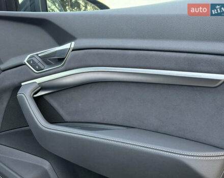 Серый Ауди E-Tron, объемом двигателя 0 л и пробегом 14 тыс. км за 53999 $, фото 104 на Automoto.ua