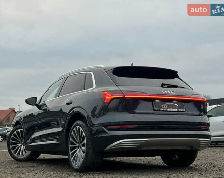 Серый Ауди E-Tron, объемом двигателя 0 л и пробегом 32 тыс. км за 41367 $, фото 5 на Automoto.ua