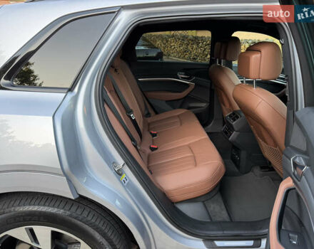 Сірий Ауді E-Tron, об'ємом двигуна 0 л та пробігом 49 тис. км за 36500 $, фото 68 на Automoto.ua