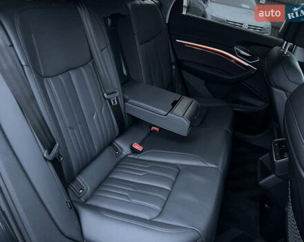 Серый Ауди E-Tron, объемом двигателя 0 л и пробегом 32 тыс. км за 41367 $, фото 42 на Automoto.ua