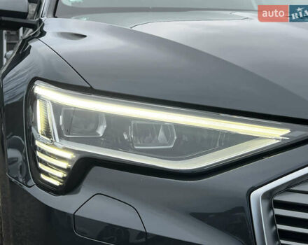 Серый Ауди E-Tron, объемом двигателя 0 л и пробегом 32 тыс. км за 41367 $, фото 13 на Automoto.ua