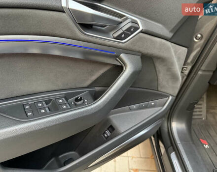 Серый Ауди E-Tron, объемом двигателя 0 л и пробегом 41 тыс. км за 52900 $, фото 12 на Automoto.ua