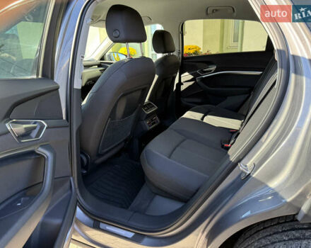 Серый Ауди E-Tron, объемом двигателя 0 л и пробегом 90 тыс. км за 33000 $, фото 88 на Automoto.ua