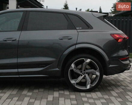 Серый Ауди E-Tron, объемом двигателя 0 л и пробегом 44 тыс. км за 44700 $, фото 4 на Automoto.ua