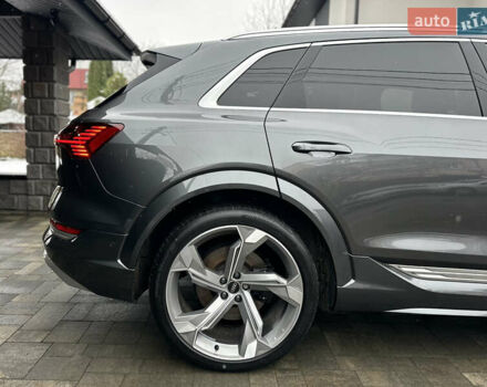 Серый Ауди E-Tron, объемом двигателя 0 л и пробегом 48 тыс. км за 49999 $, фото 4 на Automoto.ua