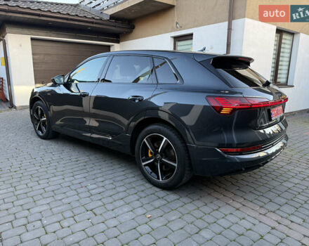 Серый Ауди E-Tron, объемом двигателя 0 л и пробегом 13 тыс. км за 36500 $, фото 4 на Automoto.ua