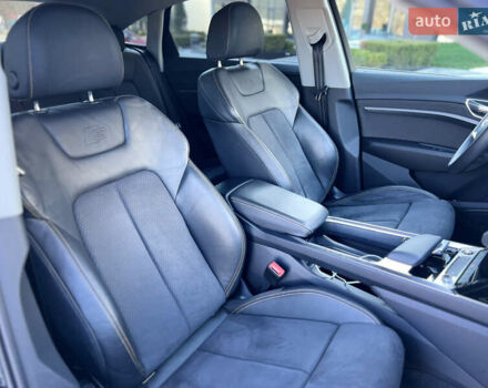 Серый Ауди E-Tron, объемом двигателя 0 л и пробегом 18 тыс. км за 42500 $, фото 25 на Automoto.ua