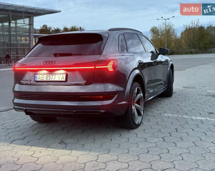 Серый Ауди E-Tron, объемом двигателя 0 л и пробегом 41 тыс. км за 52900 $, фото 7 на Automoto.ua