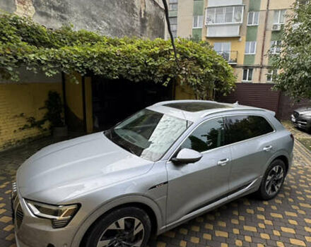 Сірий Ауді E-Tron, об'ємом двигуна 0 л та пробігом 5 тис. км за 42000 $, фото 7 на Automoto.ua