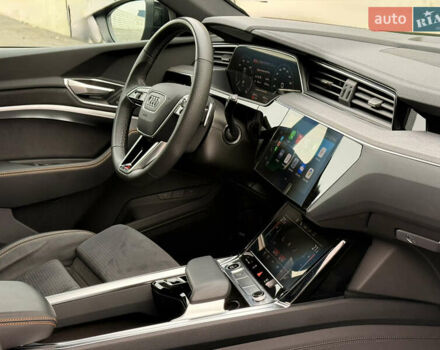 Серый Ауди E-Tron, объемом двигателя 0 л и пробегом 104 тыс. км за 39820 $, фото 50 на Automoto.ua