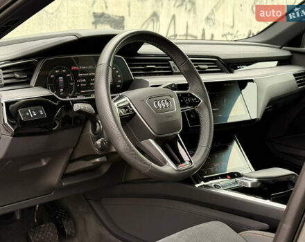 Серый Ауди E-Tron, объемом двигателя 0 л и пробегом 104 тыс. км за 39820 $, фото 33 на Automoto.ua