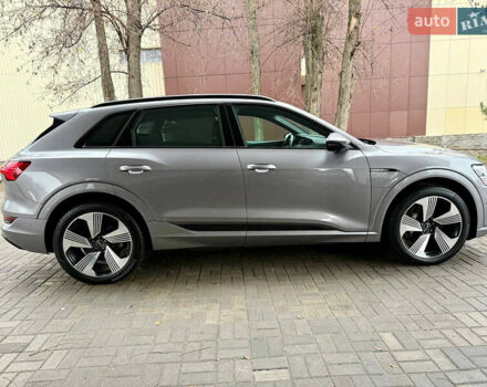 Серый Ауди E-Tron, объемом двигателя 0 л и пробегом 39 тыс. км за 44500 $, фото 4 на Automoto.ua