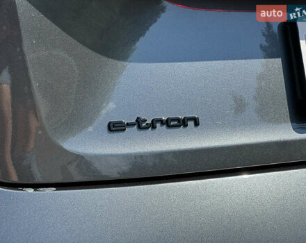 Серый Ауди E-Tron, объемом двигателя 0 л и пробегом 73 тыс. км за 44599 $, фото 63 на Automoto.ua